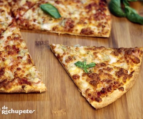 Pizza casera cuatro quesos