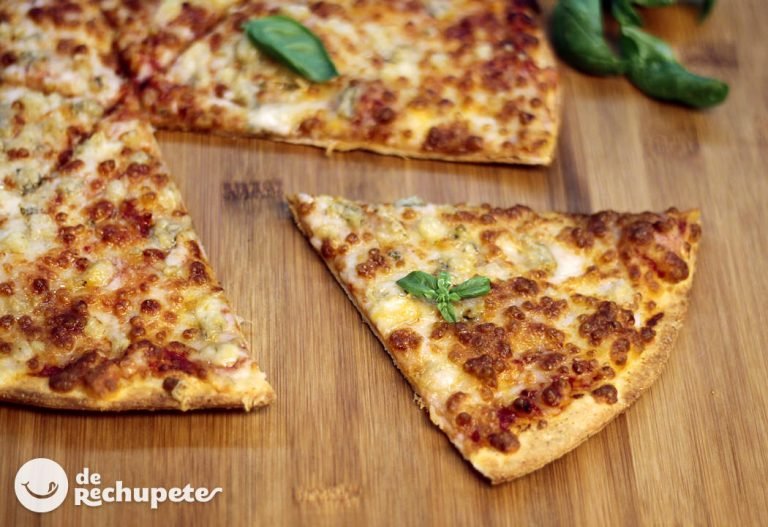 Pizza casera cuatro quesos