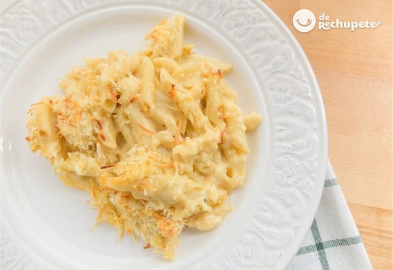 Macarrones con queso. Mac and cheese
