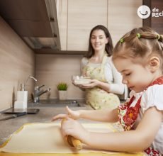 Cocinar con niños en casa. Consejos para que te ayuden y les guste la cocina