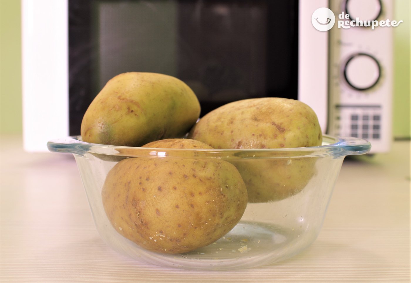 lógica Estado Mártir Cómo hacer patatas al microondas en 10 minutos - De Rechupete