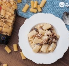 Pasta rigatoni con gorgonzola, peras y nueces