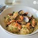 Espaguetis con marisco. Receta de pasta fácil y deliciosa