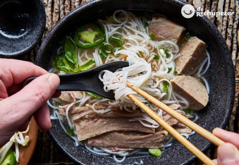 Sopa Pho de ternera o sopa de noodles vietnamita (Pho Bo) - Recetas de