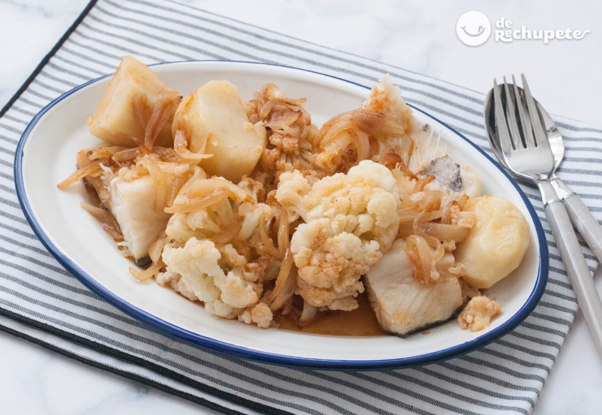 Bacalao con coliflor, patatas y refrito. Receta tradicional gallega