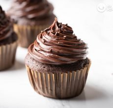Cómo hacer frosting o cobertura de chocolate perfecto para bizcochos, muffins y cupcakes