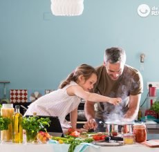 Empezar a cocinar con niños en casa. Modos de cocción. Técnicas básicas de cocina para niños.