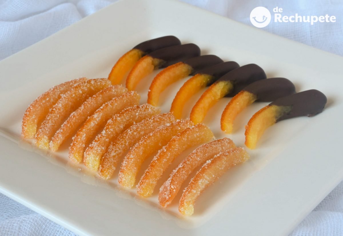 Cómo hacer tiras de naranja confitada, con azúcar y bañadas en chocolate