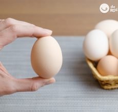 Cómo medir fracciones de huevo cuando adaptas las cantidades de una receta