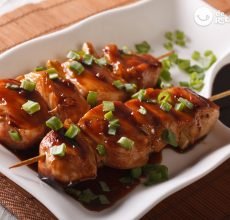 Salsa Yakitori. ¿Qué es y cómo prepararla en casa para tus brochetas de pollo?