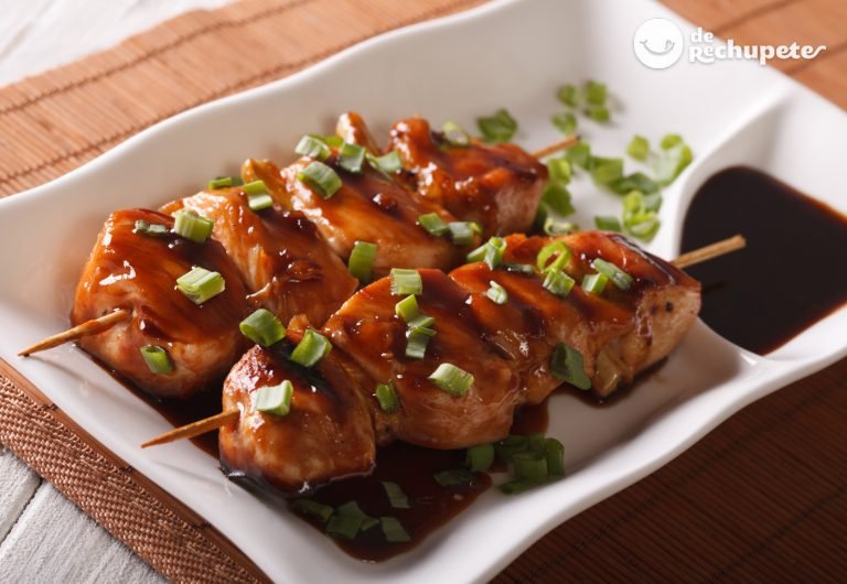 Salsa Yakitori. ¿Qué es y cómo prepararla en casa para tus brochetas de pollo?