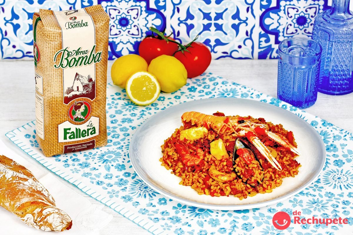 Paella de marisco, arroz tradicional valenciano